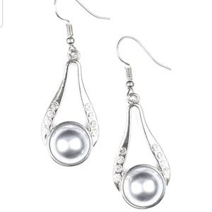 Paparazzi pearl and silver earrings
